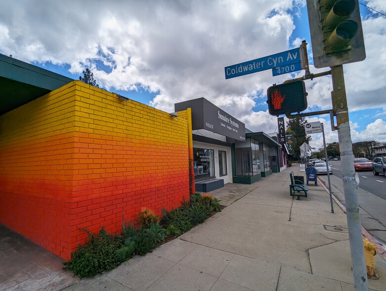 More Photos Of 12900 Riverside Dr, Sherman Oaks Restaurant For Lease