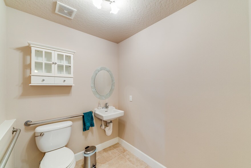 More Photos Of 1840 Sarno Rd, Melbourne Office For Sale