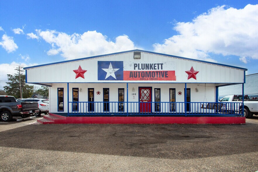 More Photos Of 120 E Mulberry St, Angleton Auto Dealership For Sale