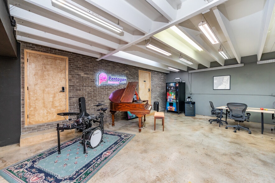 More Photos Of 7025 NW 7th Ave, Miami Research And Development For Sale