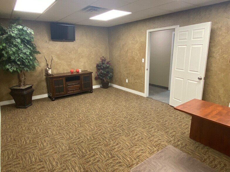 More Photos Of 5809 N State Highway 6, Waco Warehouse For Lease