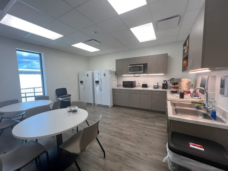 More Photos Of 5215 Essen Ln, Baton Rouge Office For Lease
