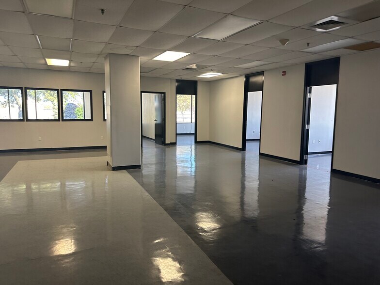 More Photos Of 2200 S Business 45, Corsicana Distribution For Lease