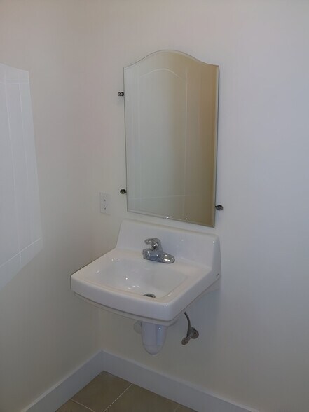 More Photos Of 1351 Harrison St, San Francisco Storefront Retail Residential For Lease