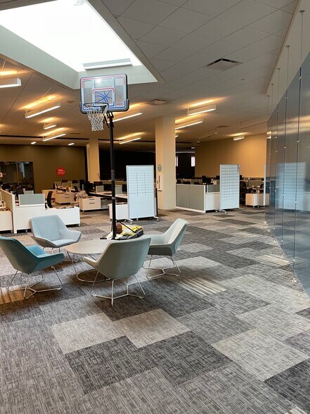 More Photos Of 49 W Maryland St, Indianapolis General Retail For Lease