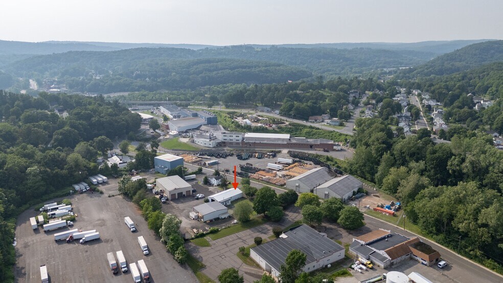 More Photos Of 130 Day St, Seymour Warehouse For Lease