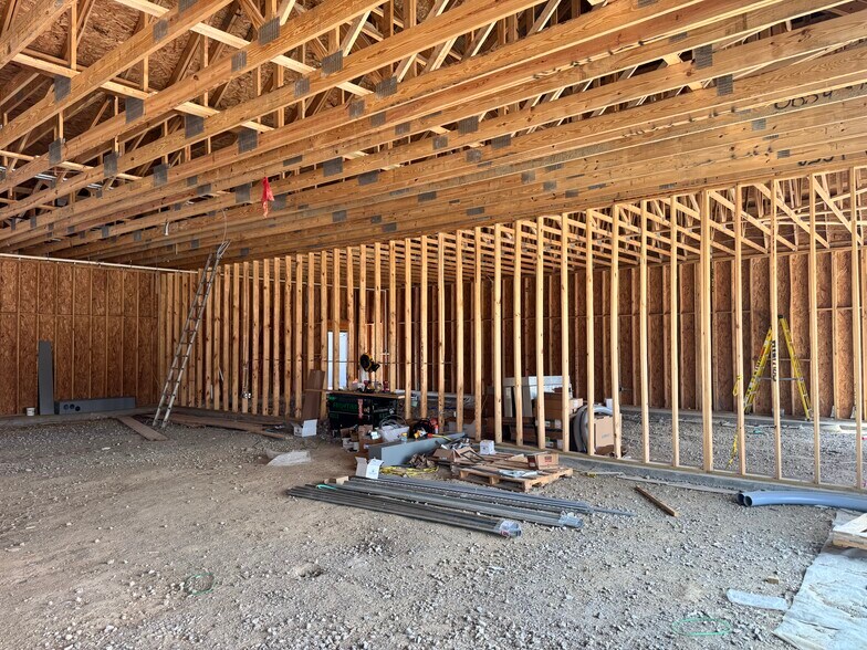 More Photos Of 4662-4668 Hall Rd, Columbus General Retail For Lease