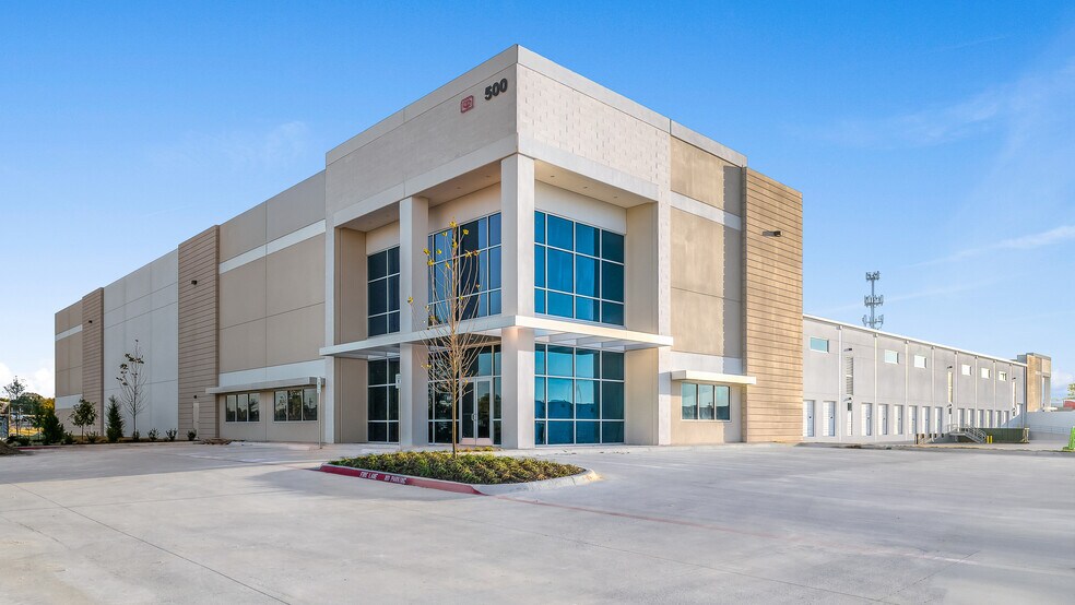 More Photos Of 500 W Vista Ridge Dr, Coppell Unknown For Lease