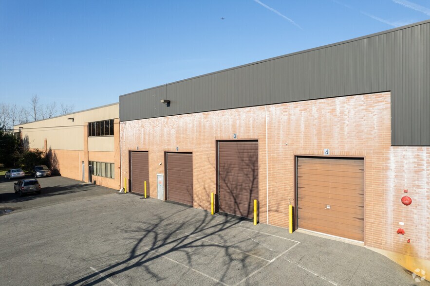 More Photos Of 99 Murray Hill Pky, East Rutherford Warehouse For Lease