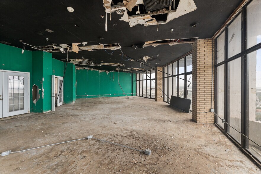 More Photos Of 1 S Main Ave, Laredo Hotel For Sale