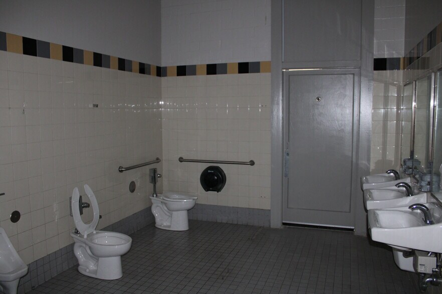 More Photos Of 1900 Pope St, Beaumont Flex For Lease