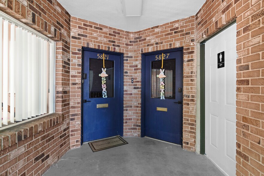 More Photos Of 5801-5841 Dahlia Dr, Orlando Office For Sale
