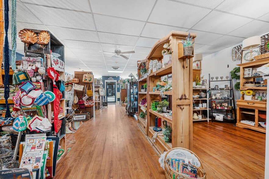 More Photos Of 811 Oregon St, Oshkosh Restaurant For Sale