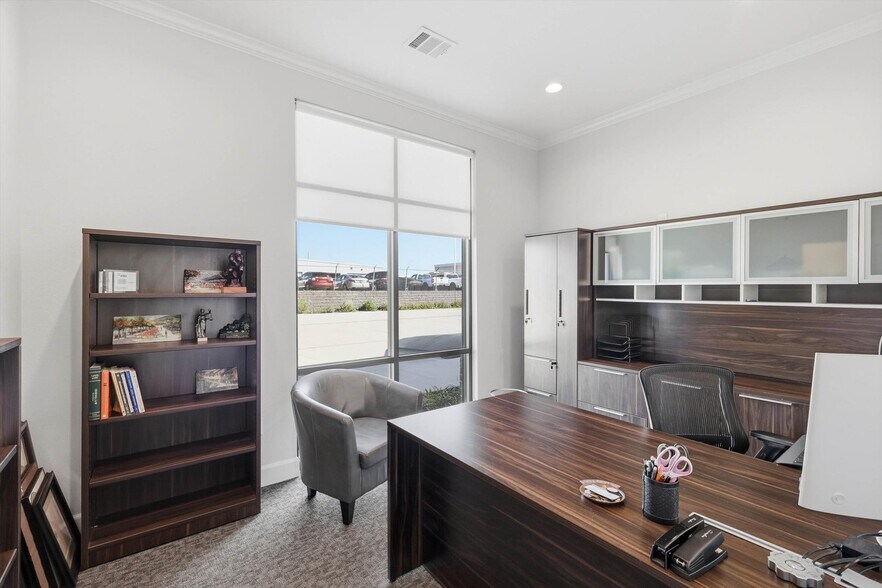 More Photos Of 3121 Bailey Dr, Fort Worth Office For Lease