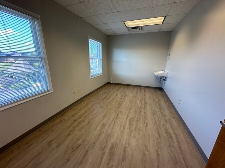 More Photos Of 860 NW Washington Blvd, Hamilton Medical For Sale