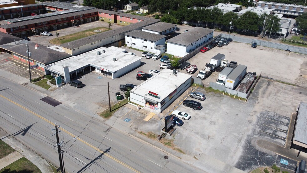 More Photos Of 1122 Pasadena Blvd, Pasadena Freestanding For Lease