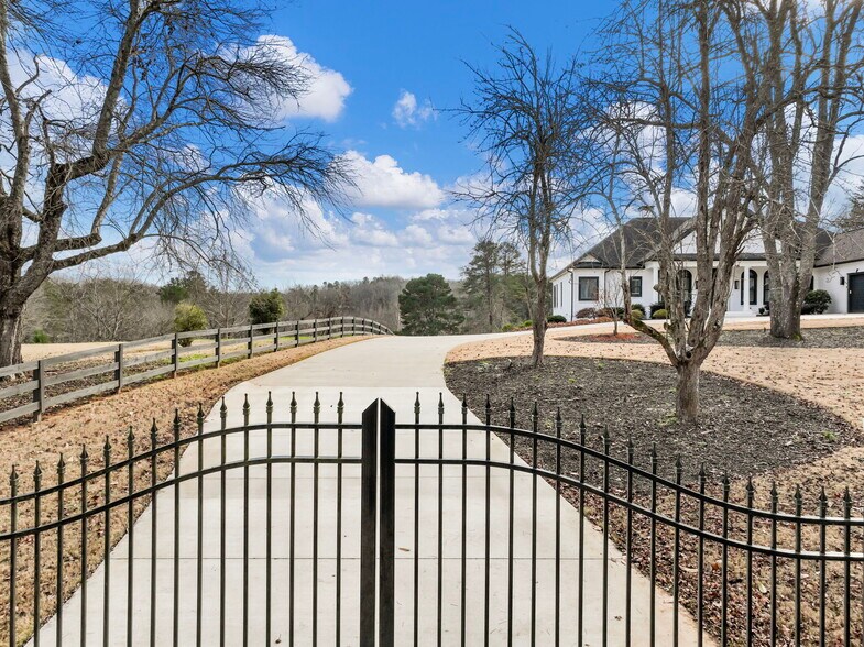 More Photos Of 5651 Old Wilkie Rd, Gainesville Multifamily For Sale