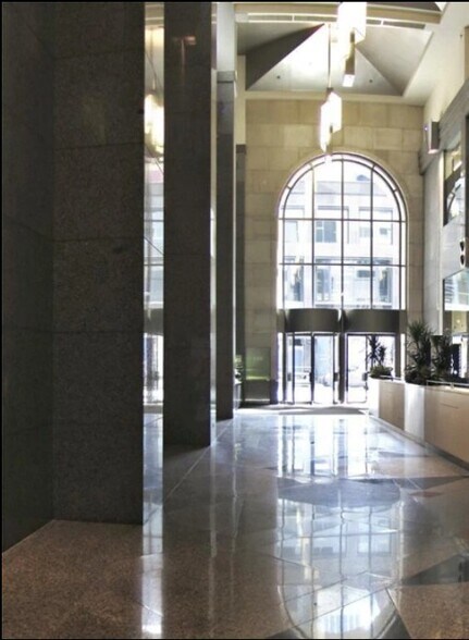 More Photos Of 100 Yonge St, Toronto Office For Lease
