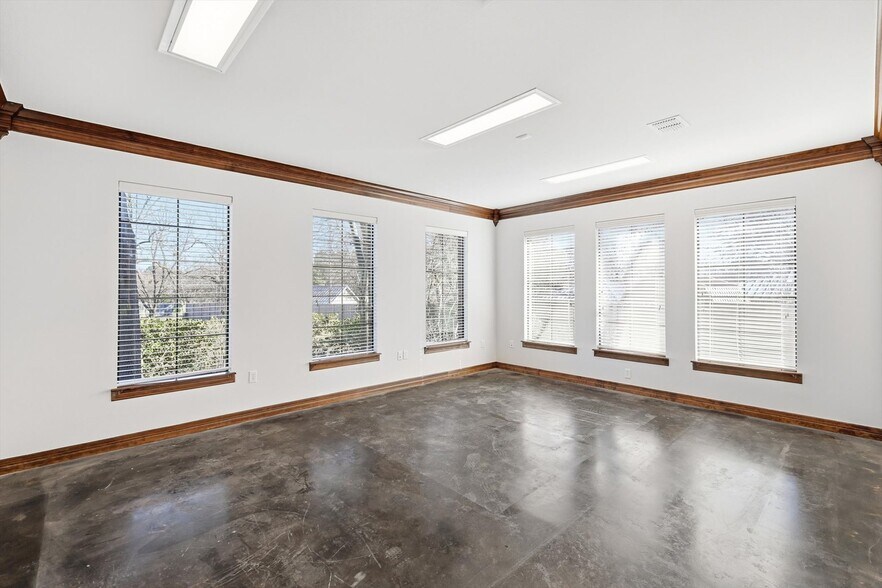 More Photos Of 1117 Glade Rd, Colleyville Medical For Lease