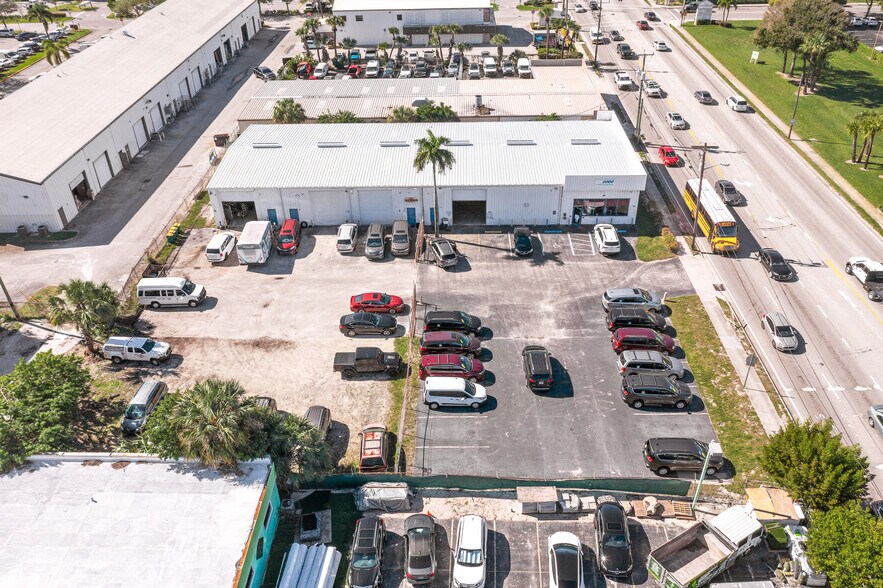 More Photos Of 1925 N 10th Ave, Lake Worth Showroom For Lease