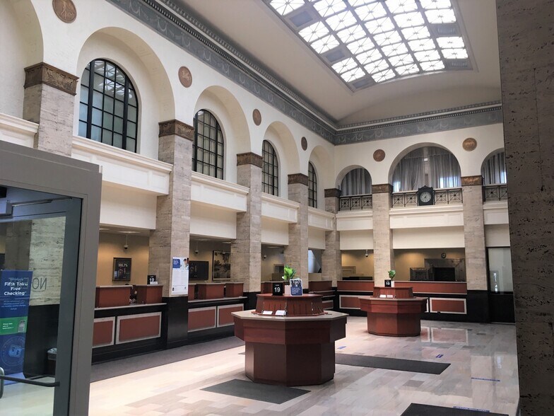 More Photos Of 840 S Oak Park Ave, Oak Park Office For Sale