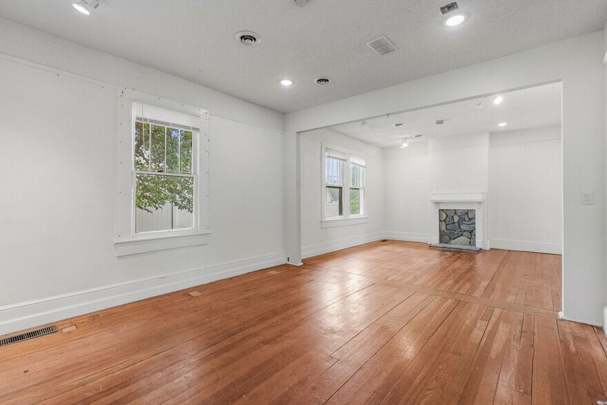 More Photos Of 906 W Poinsett St, Greer Restaurant For Sale