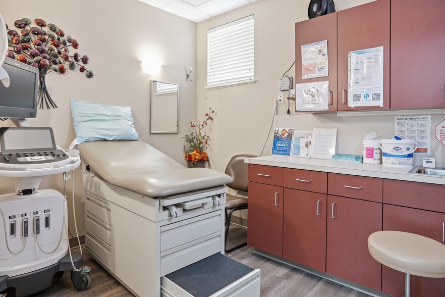 More Photos Of 1729 Lakeland Hills Blvd, Lakeland Medical For Sale