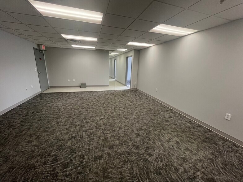 More Photos Of 4423 40th St SE, Grand Rapids Distribution For Sale