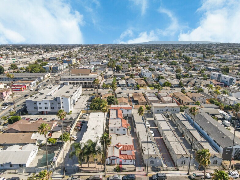 More Photos Of 520 W 82nd St, Los Angeles Apartments For Sale