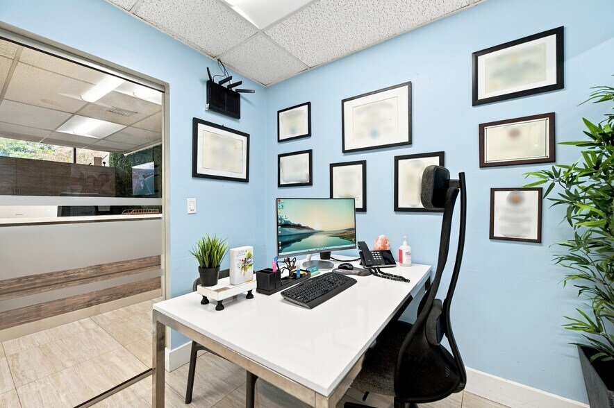 More Photos Of 610-618 NE 124th St, North Miami Office For Sale