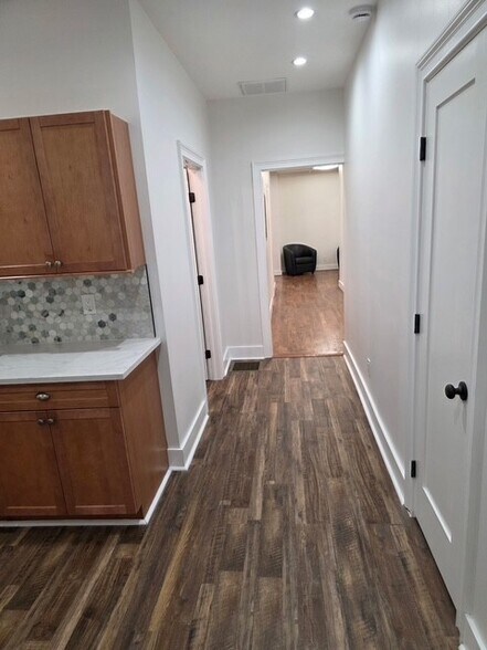 More Photos Of 981 Martin Luther King Jr Dr, Atlanta Office Residential For Lease