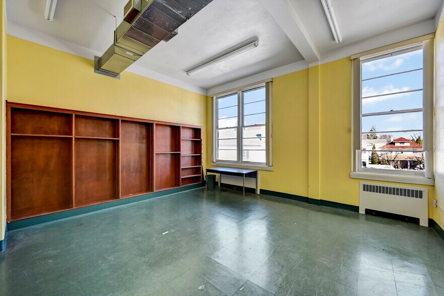 More Photos Of 301 Delaware Ave, Olyphant Office For Sale
