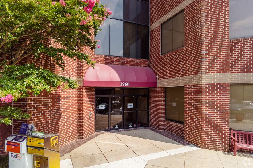 More Photos Of 1960 Gallows Rd, Vienna Office For Sale