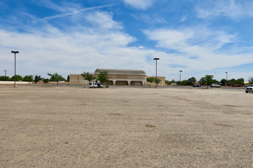 More Photos Of 1500 Park Dr, Winslow Freestanding For Sale