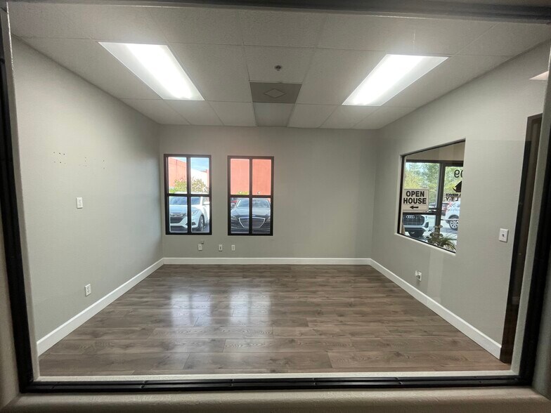 More Photos Of 215 E Warm Springs Rd, Las Vegas Office For Lease