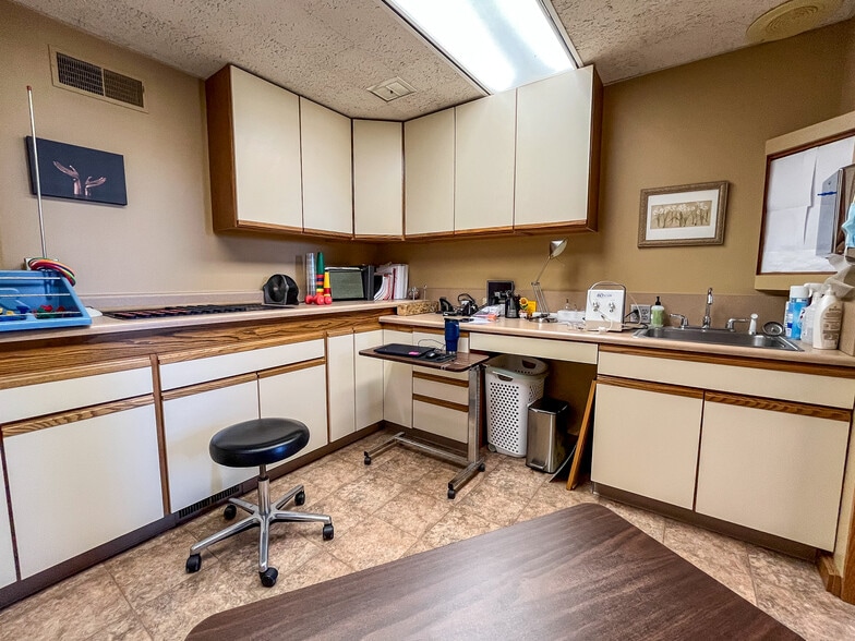 More Photos Of 2001 7th St, Rapid City Office For Sale