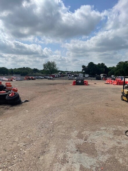 More Photos Of 576 County Road 196, Georgetown Warehouse For Lease