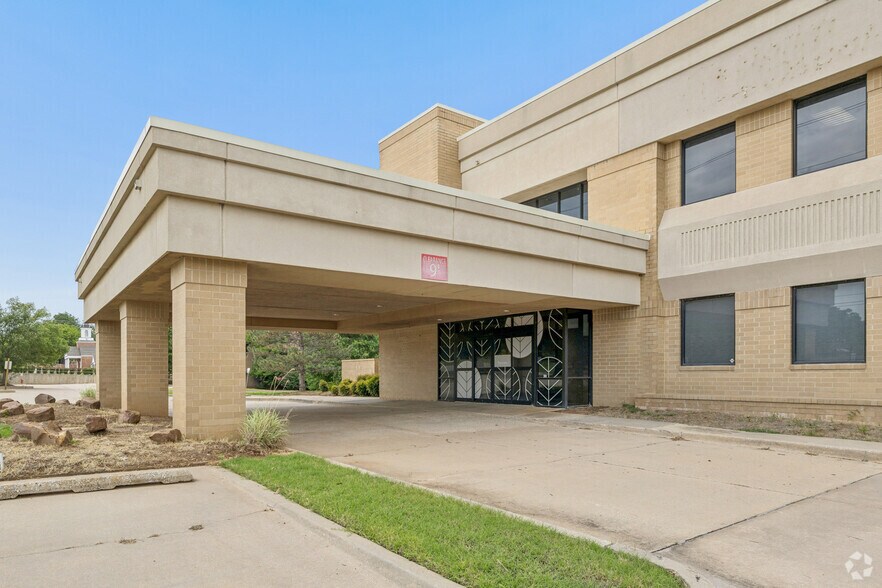More Photos Of 230 N Midwest Blvd, Oklahoma City Medical For Sale