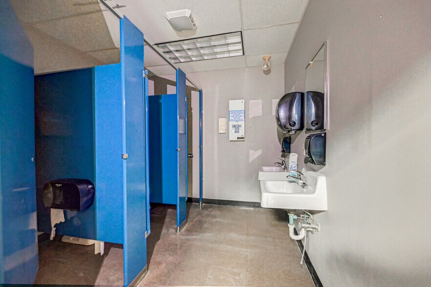 More Photos Of 20 Willow Springs Cir, York Warehouse For Sale