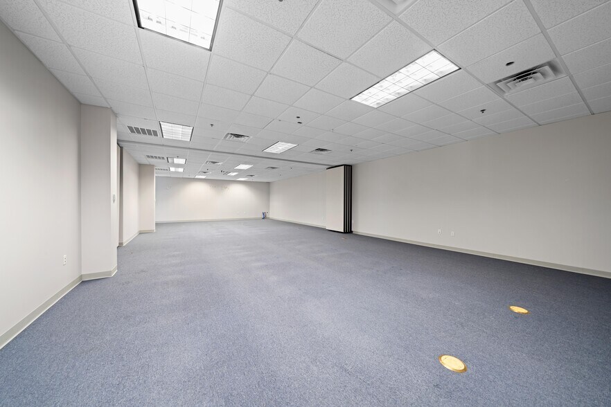 More Photos Of 7840 N Sam Houston Pky W, Houston Office For Lease