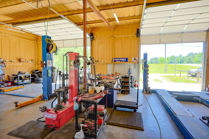 More Photos Of 101 Caney Pl, Glenwood Auto Repair For Sale