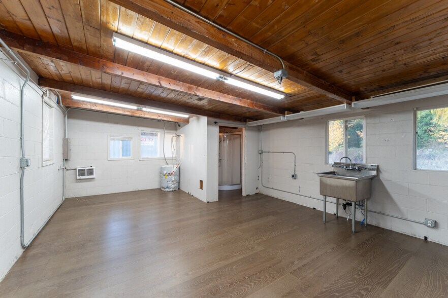 More Photos Of 292 State Highway 505, Winlock Flex For Lease