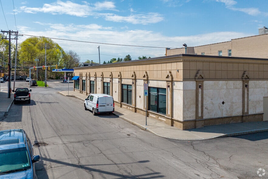 More Photos Of 2449-2459 James St, Syracuse Office For Lease