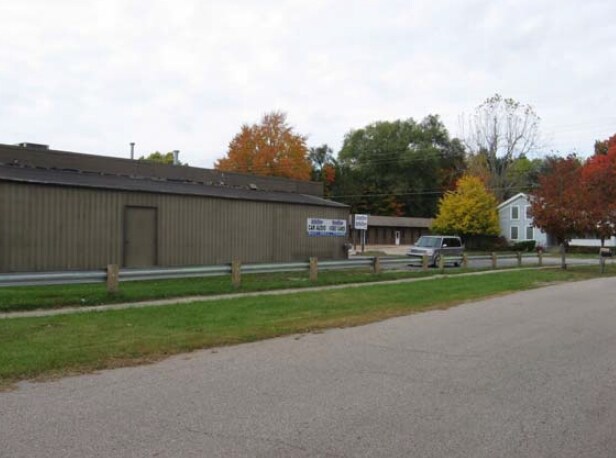 More Photos Of 301 W Michigan Ave, Paw Paw Fast Food For Sale