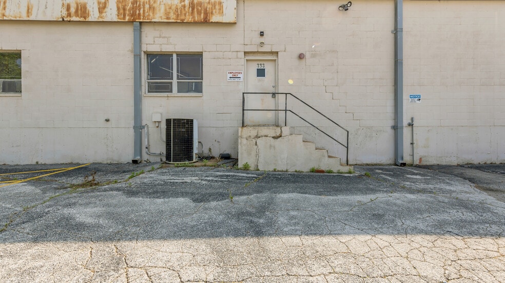 More Photos Of 333 Sante Ave, Kirkwood Warehouse For Lease