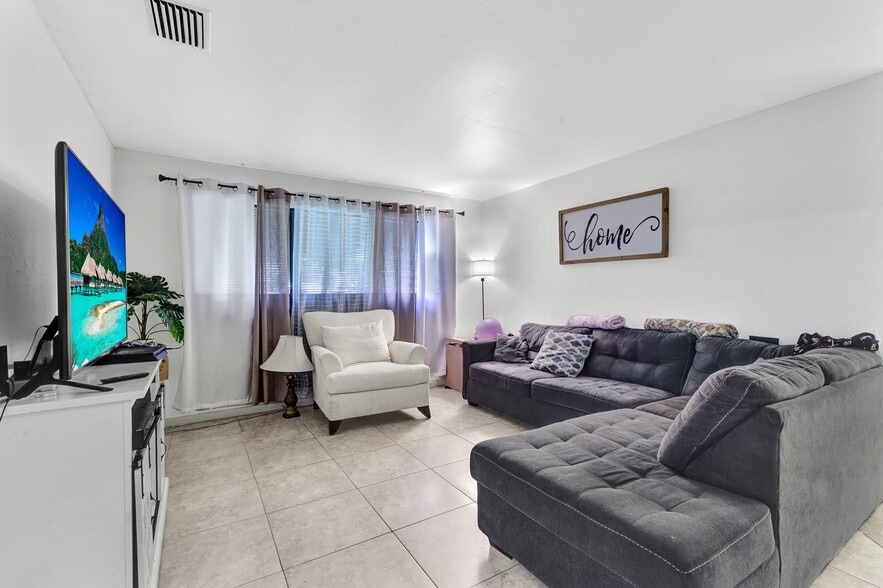 More Photos Of 225 Cape Coral Pky E, Cape Coral Apartments For Sale