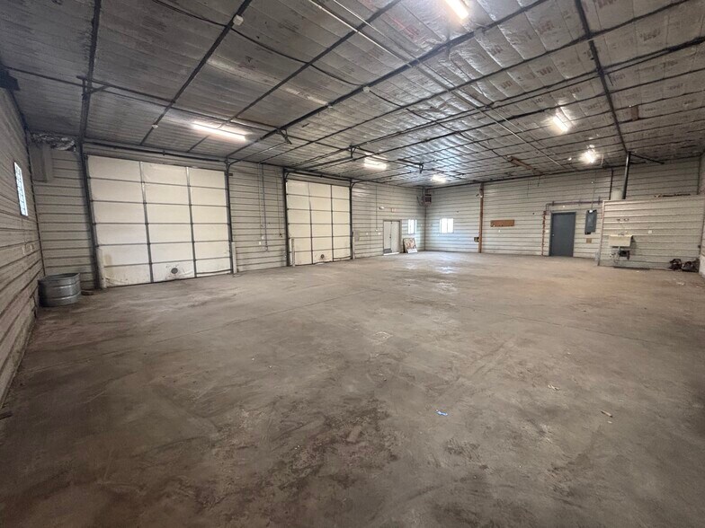 More Photos Of 1707 W College St, Springfield Warehouse For Sale