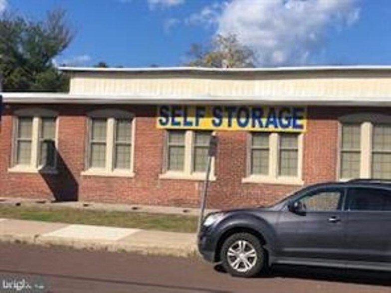 More Photos Of 113 E Chestnut St, Souderton Self Storage For Sale