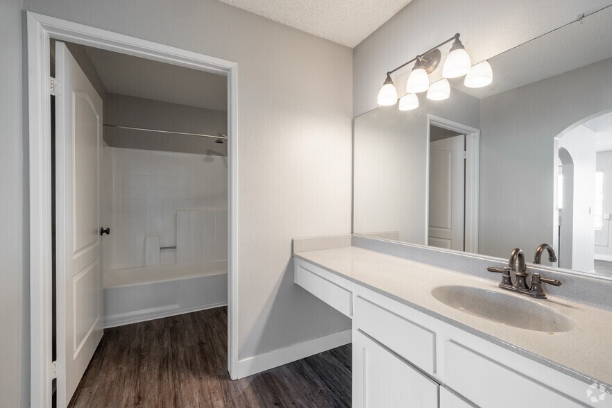 More Photos Of 1318 N Mansfield Ave, Los Angeles Apartments For Sale