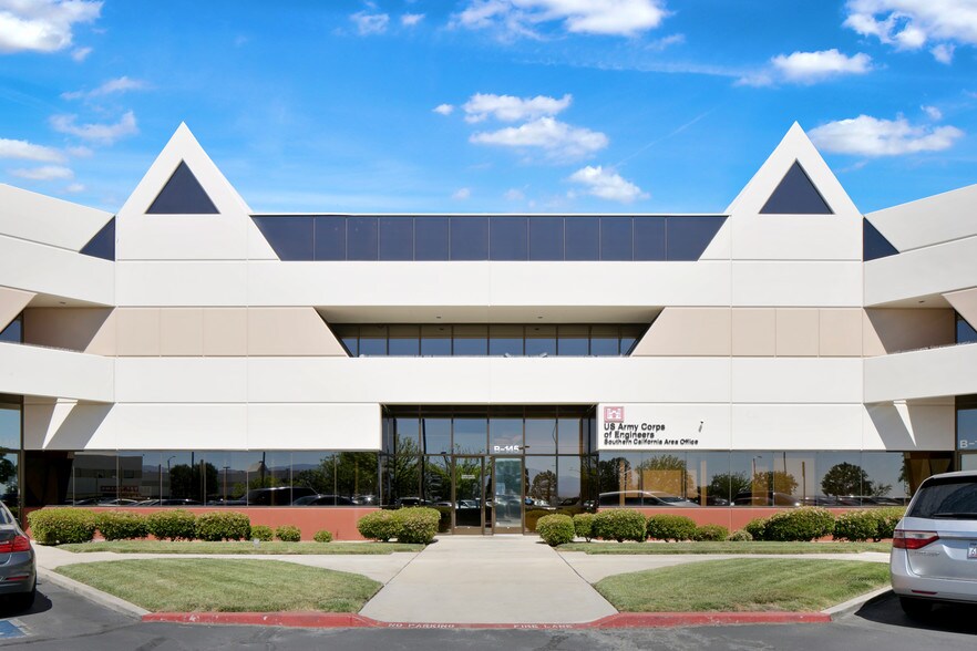 More Photos Of 40015 Sierra Hwy, Palmdale Office For Lease